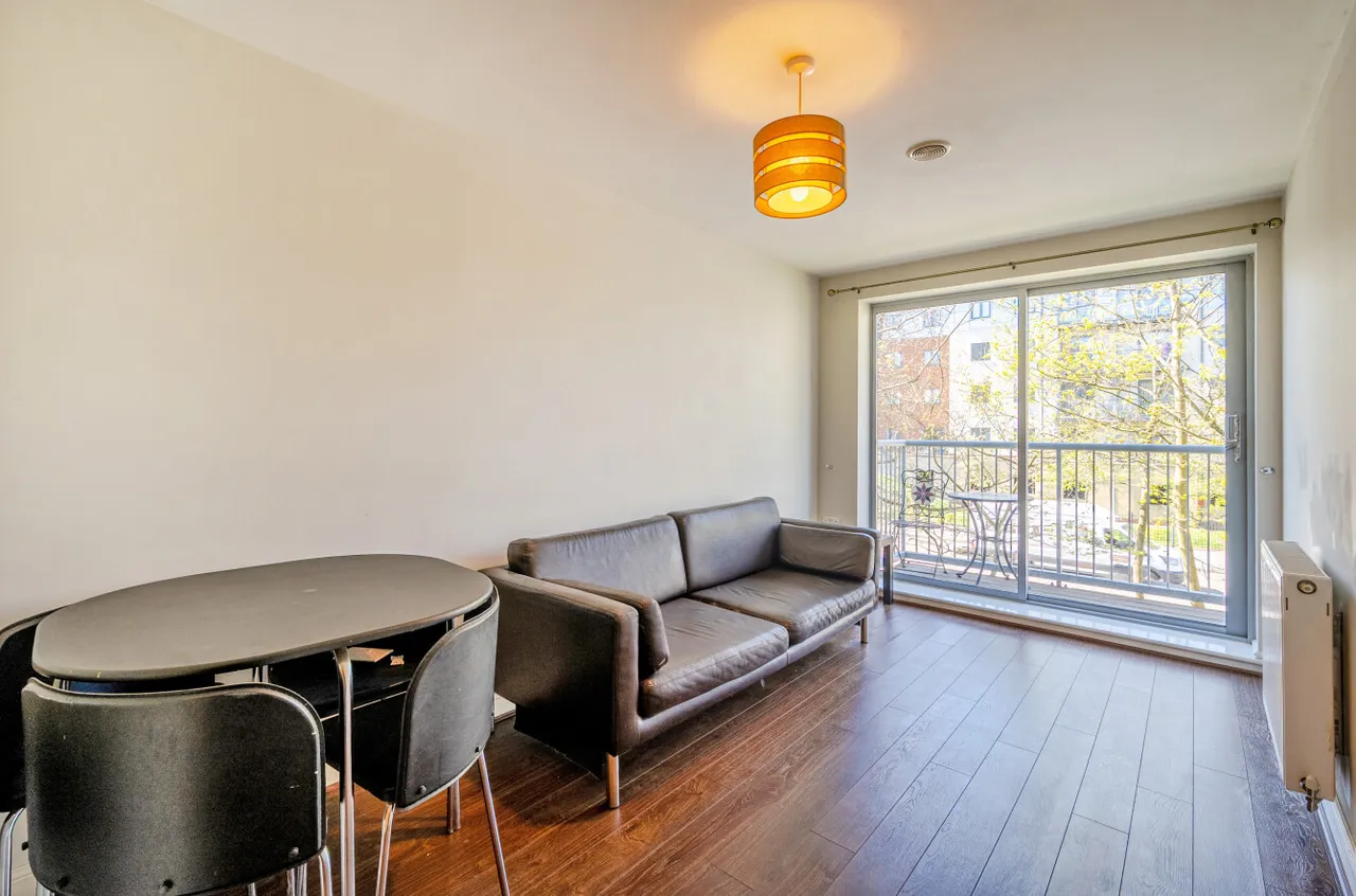 Coombe Way, Farnborough, Hampshire, GU14 7FT, photo 2