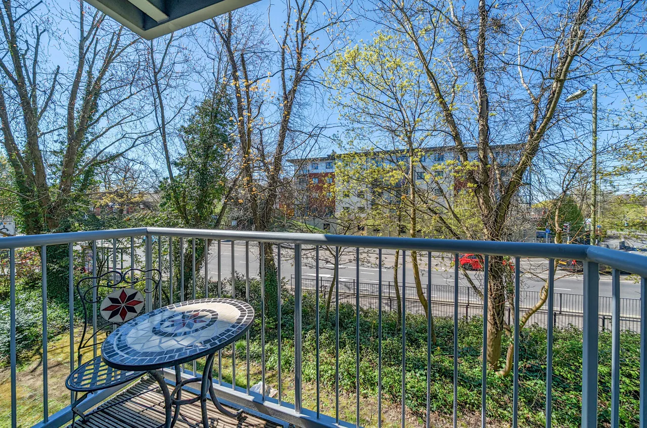 Coombe Way, Farnborough, Hampshire, GU14 7FT, photo 10