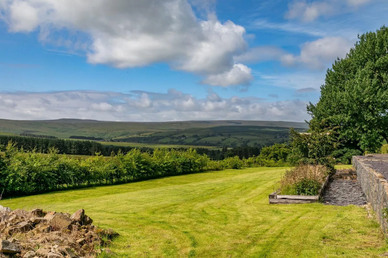 Lythe Fell Road, Lowgill, LA2, photo 40
