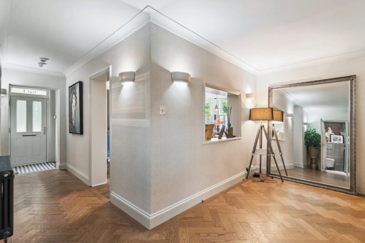 Upper Richmond Road, London, SW15, photo 7