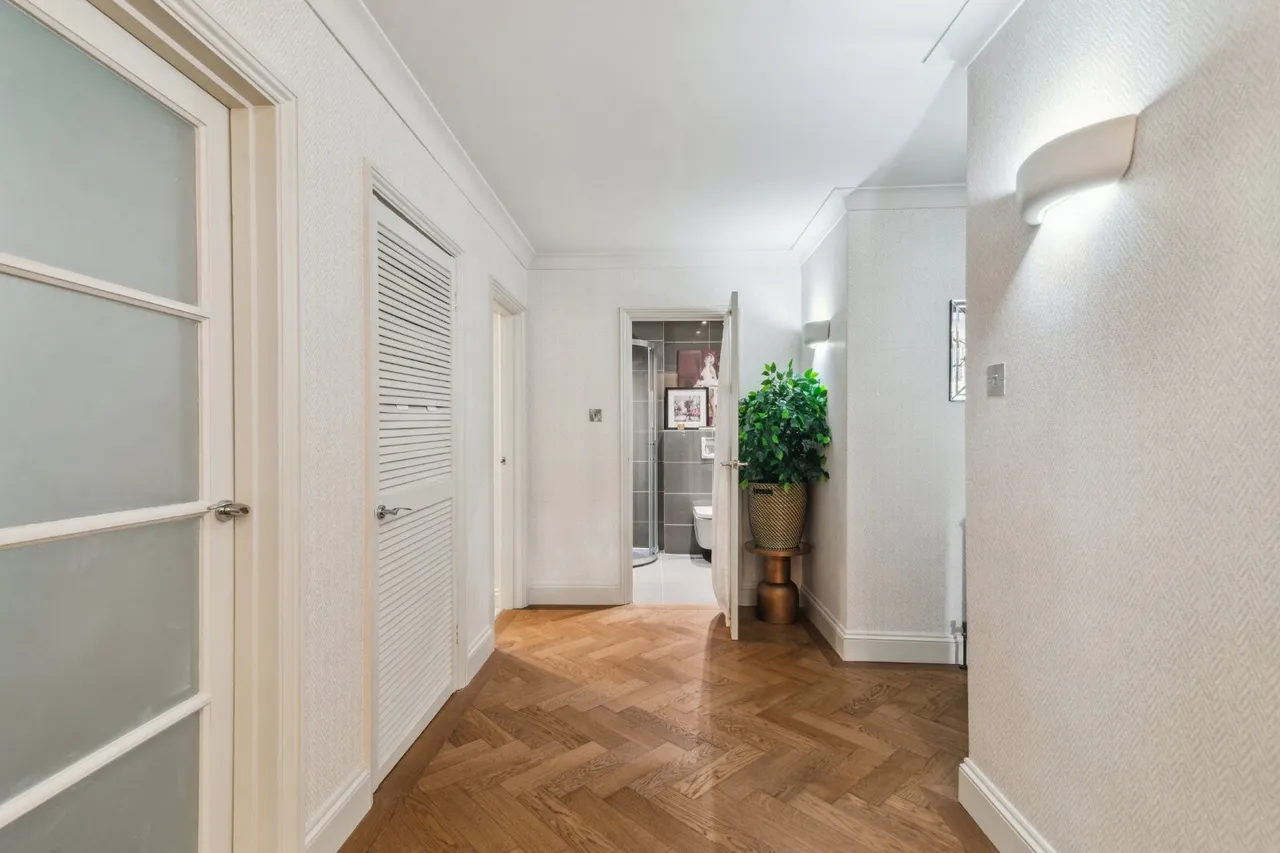 Upper Richmond Road, London, SW15, photo 8