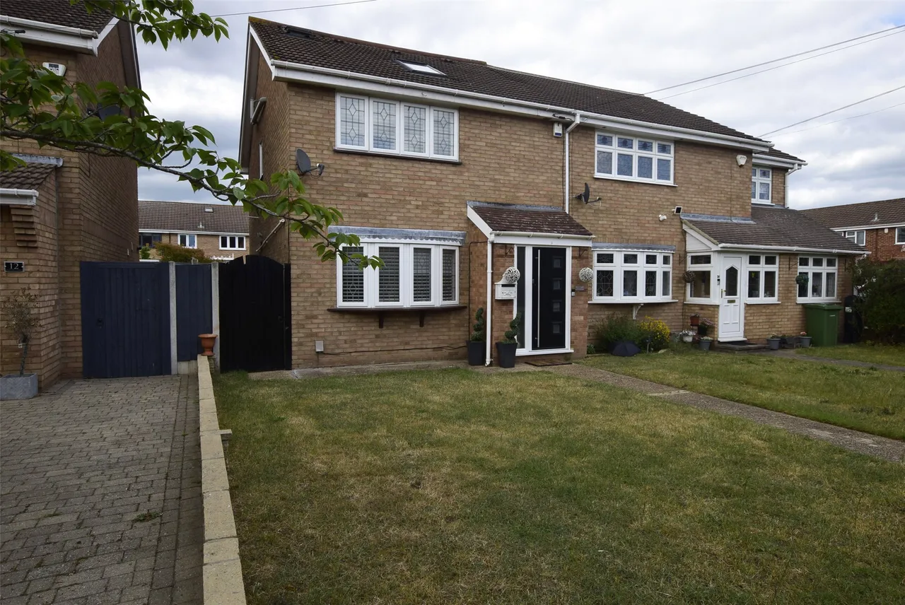 4 bed house for sale — Leconfield Walk, Hornchurch, RM12 6NZ