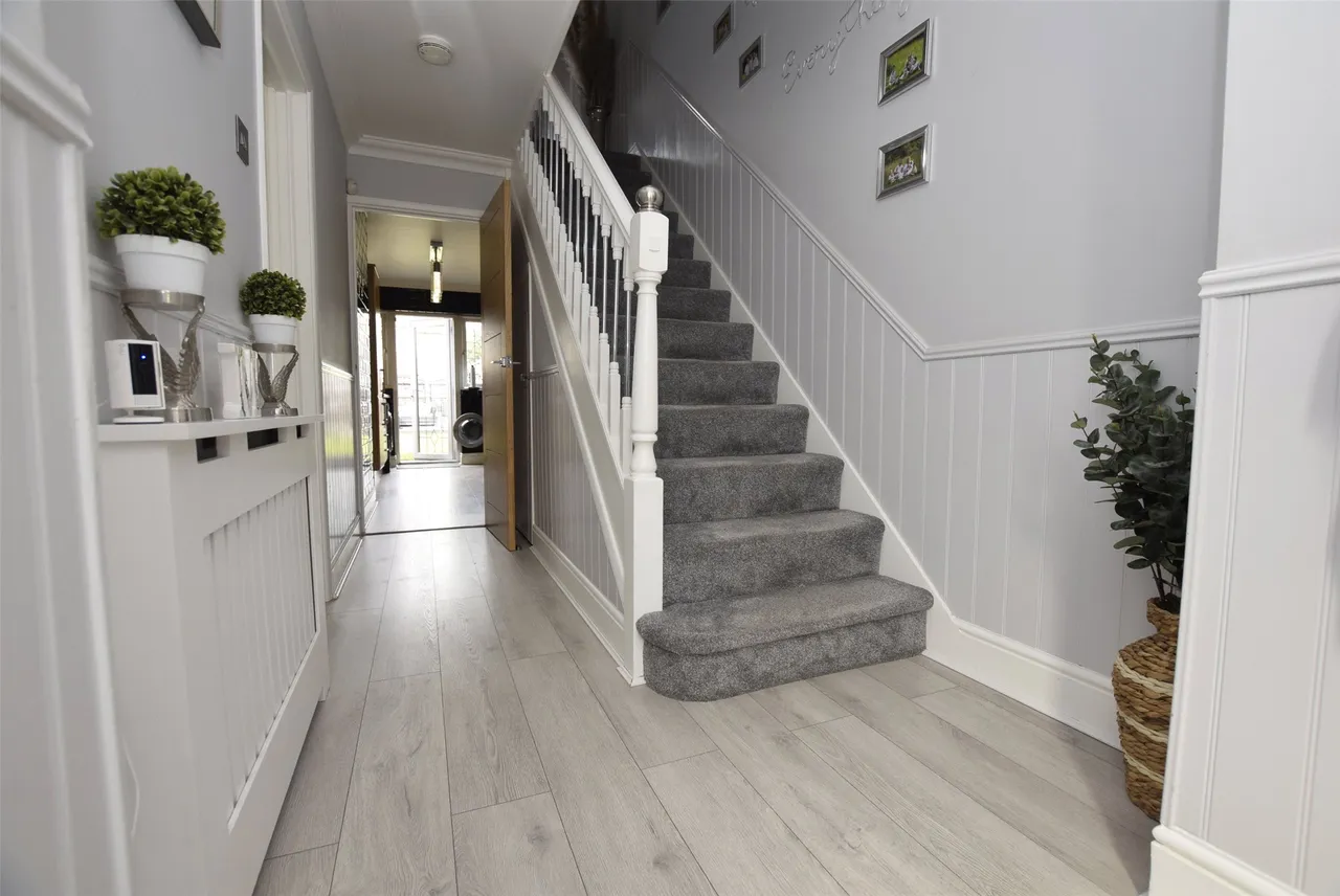 Leconfield Walk, Hornchurch, RM12 6NZ, photo 8