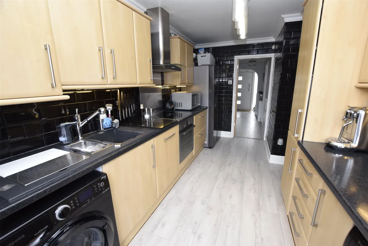 Leconfield Walk, Hornchurch, RM12 6NZ, photo 4