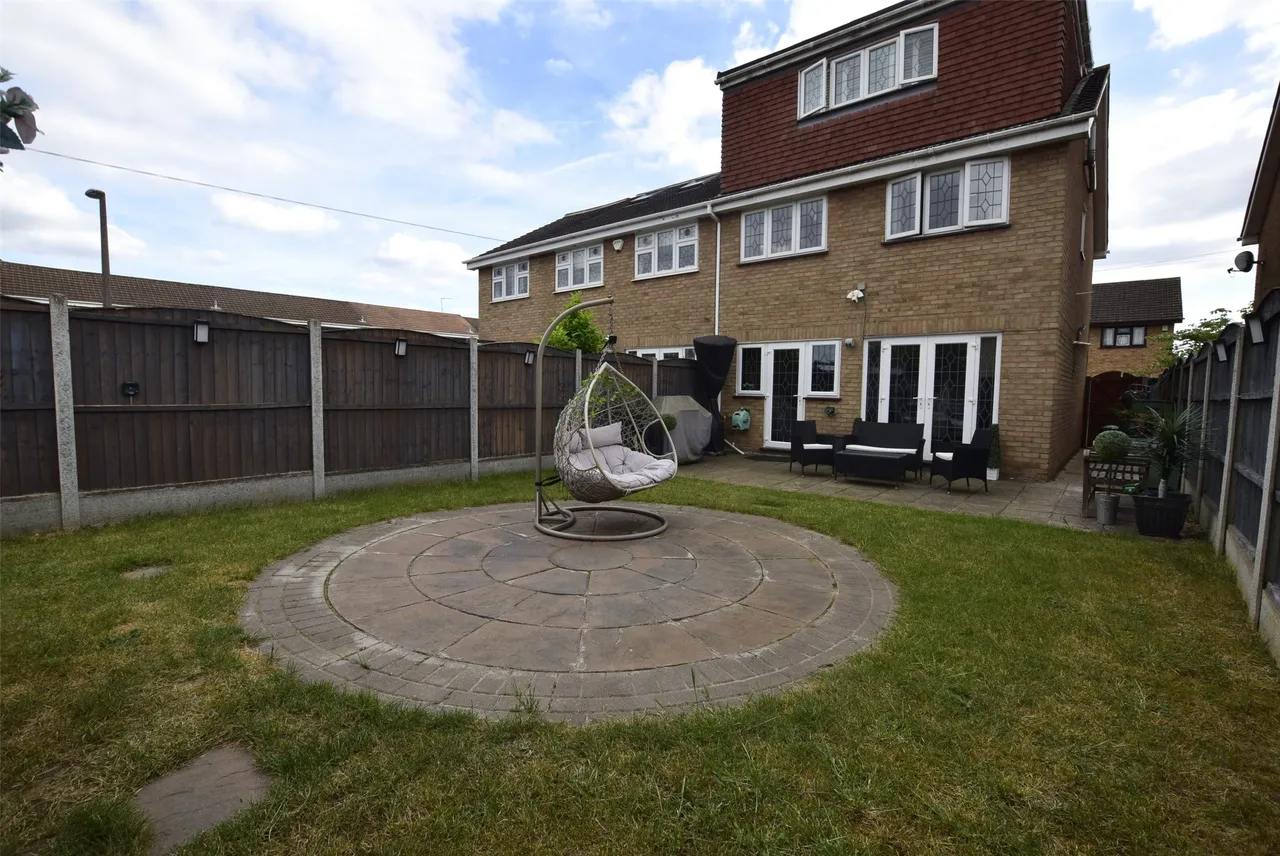 Leconfield Walk, Hornchurch, RM12 6NZ, photo 21