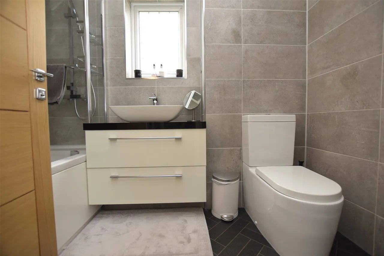 Leconfield Walk, Hornchurch, RM12 6NZ, photo 11