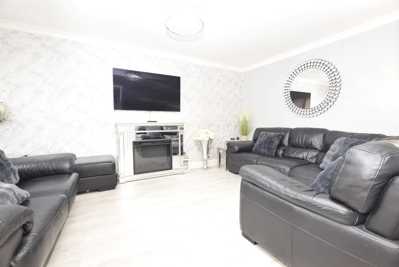 Leconfield Walk, Hornchurch, RM12 6NZ, photo 6