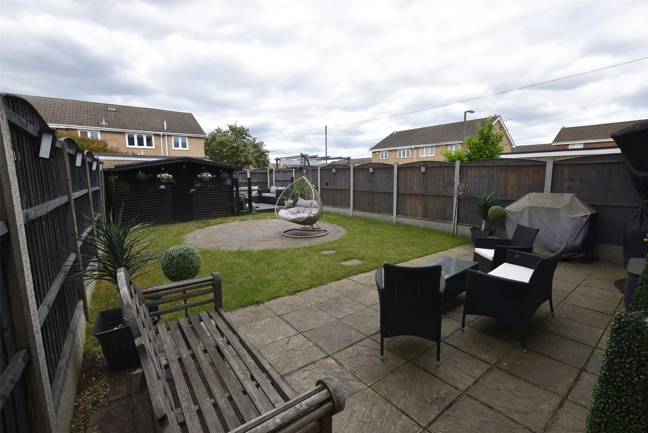 Leconfield Walk, Hornchurch, RM12 6NZ, photo 18
