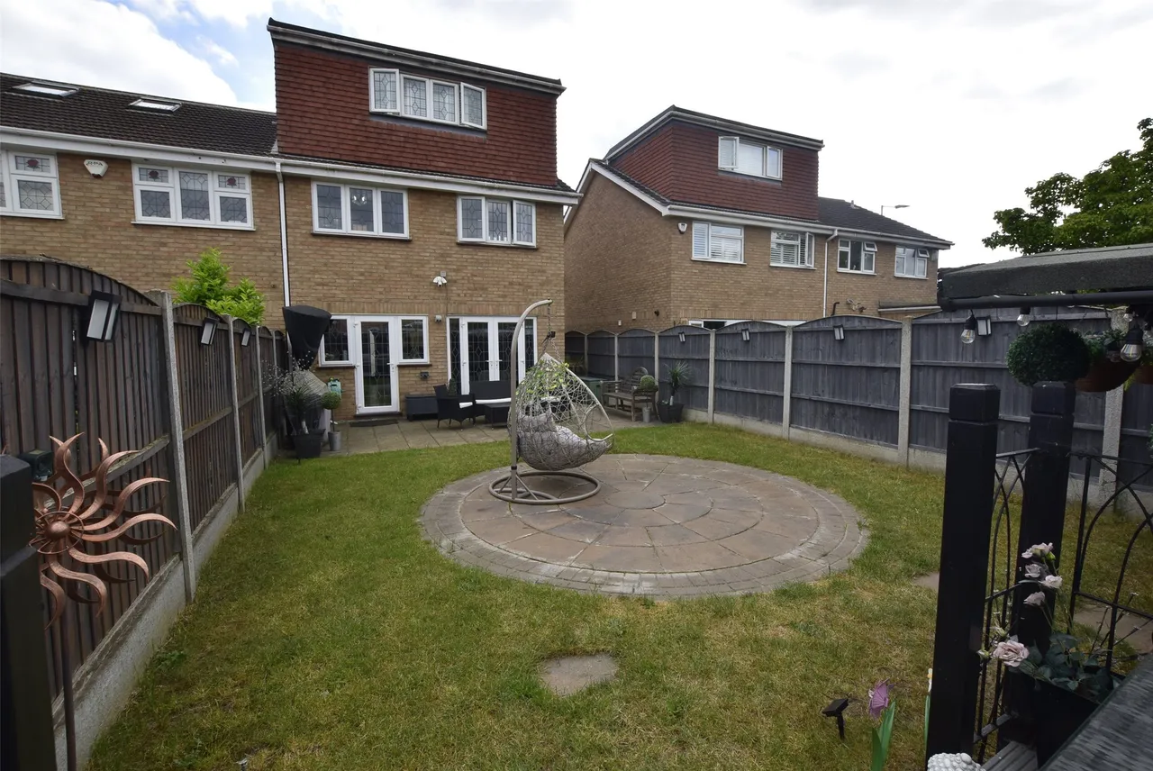 Leconfield Walk, Hornchurch, RM12 6NZ, photo 19