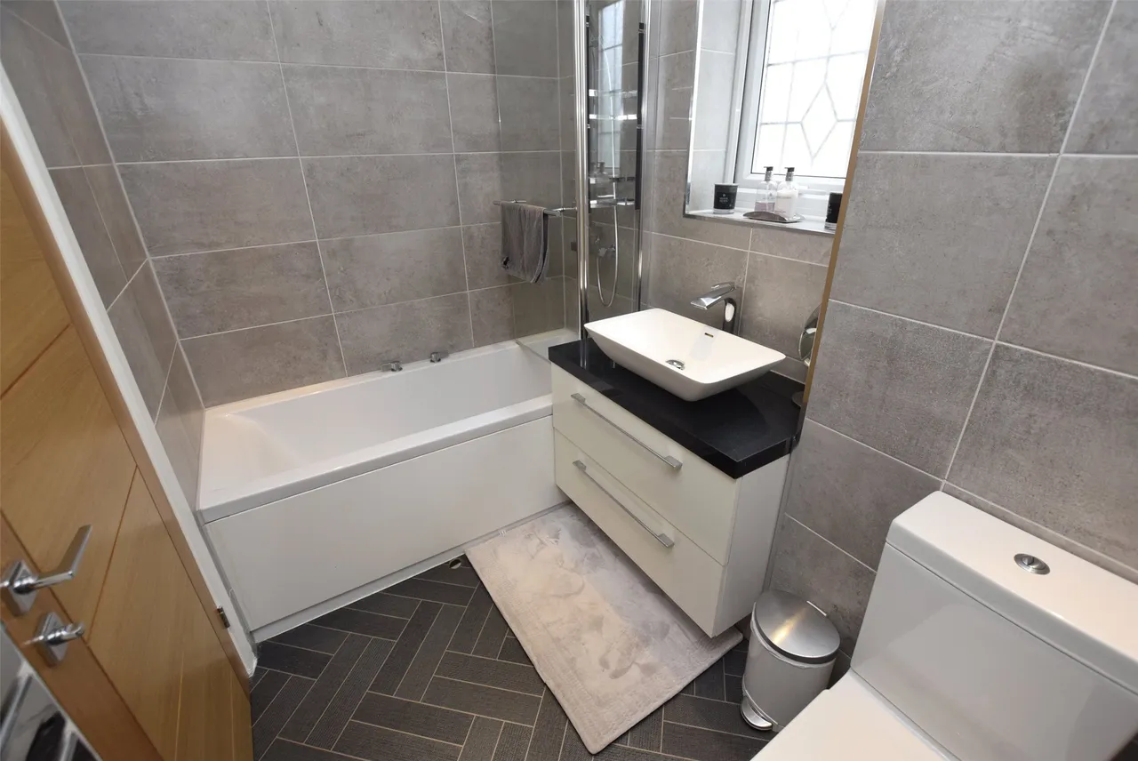 Leconfield Walk, Hornchurch, RM12 6NZ, photo 3