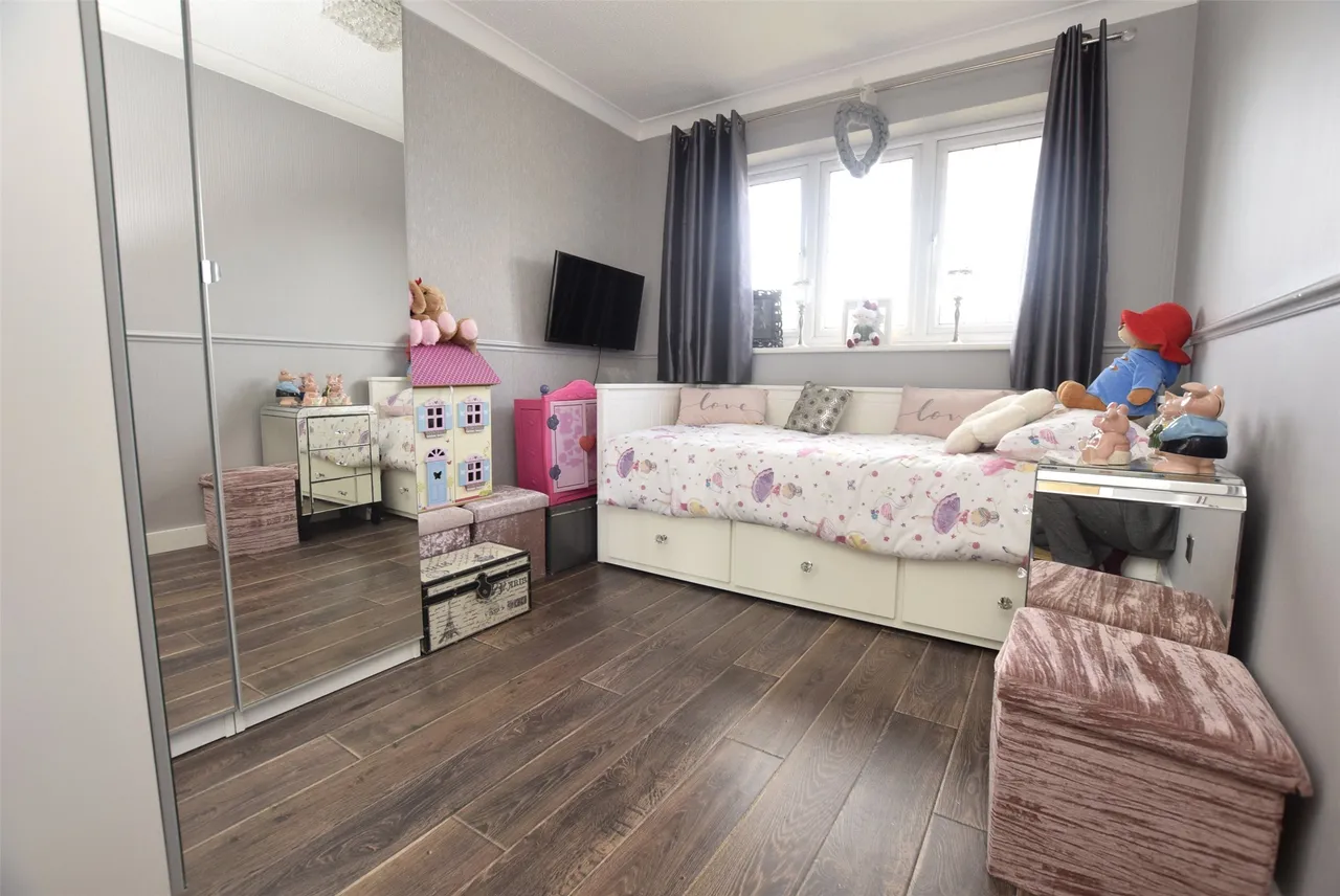 Leconfield Walk, Hornchurch, RM12 6NZ, photo 10