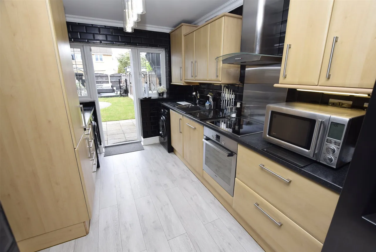 Leconfield Walk, Hornchurch, RM12 6NZ, photo 5