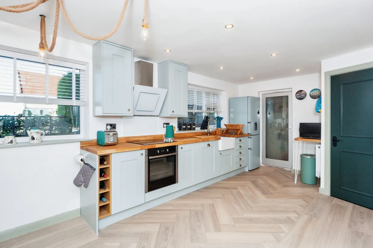 The Avenue, Prestatyn, LL19, photo 3