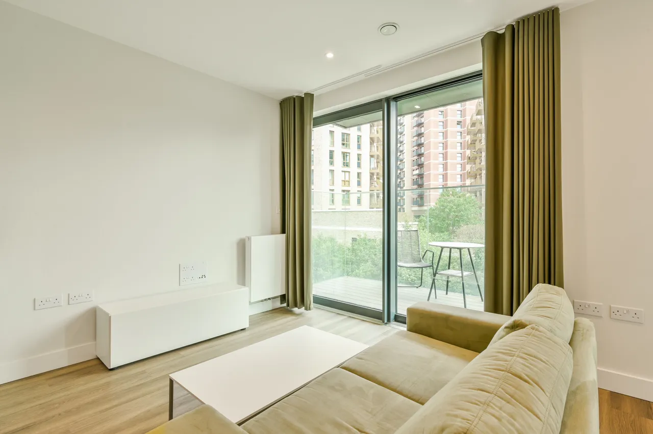 Brentford, TW8, photo 17