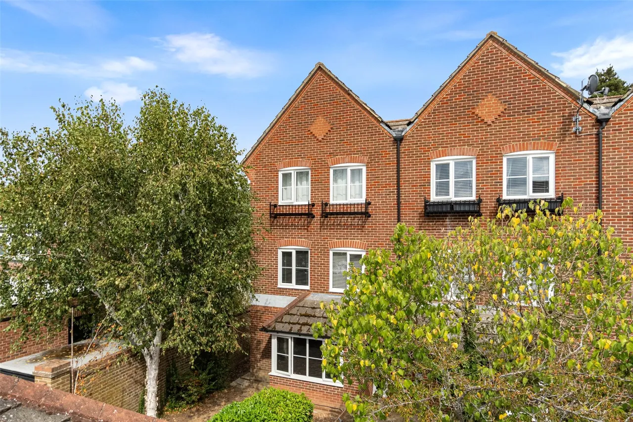 1 bed flat for sale — Langridge Mews, Hampton, TW12 3NZ