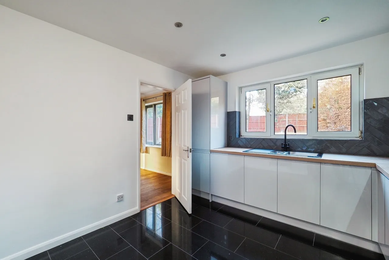 Charlbury Court, Bramcote, Nottingham, NG9, photo 5