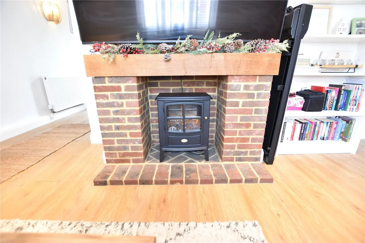 Pinehurst Avenue, Farnborough, Hampshire, GU14 7LJ, photo 9