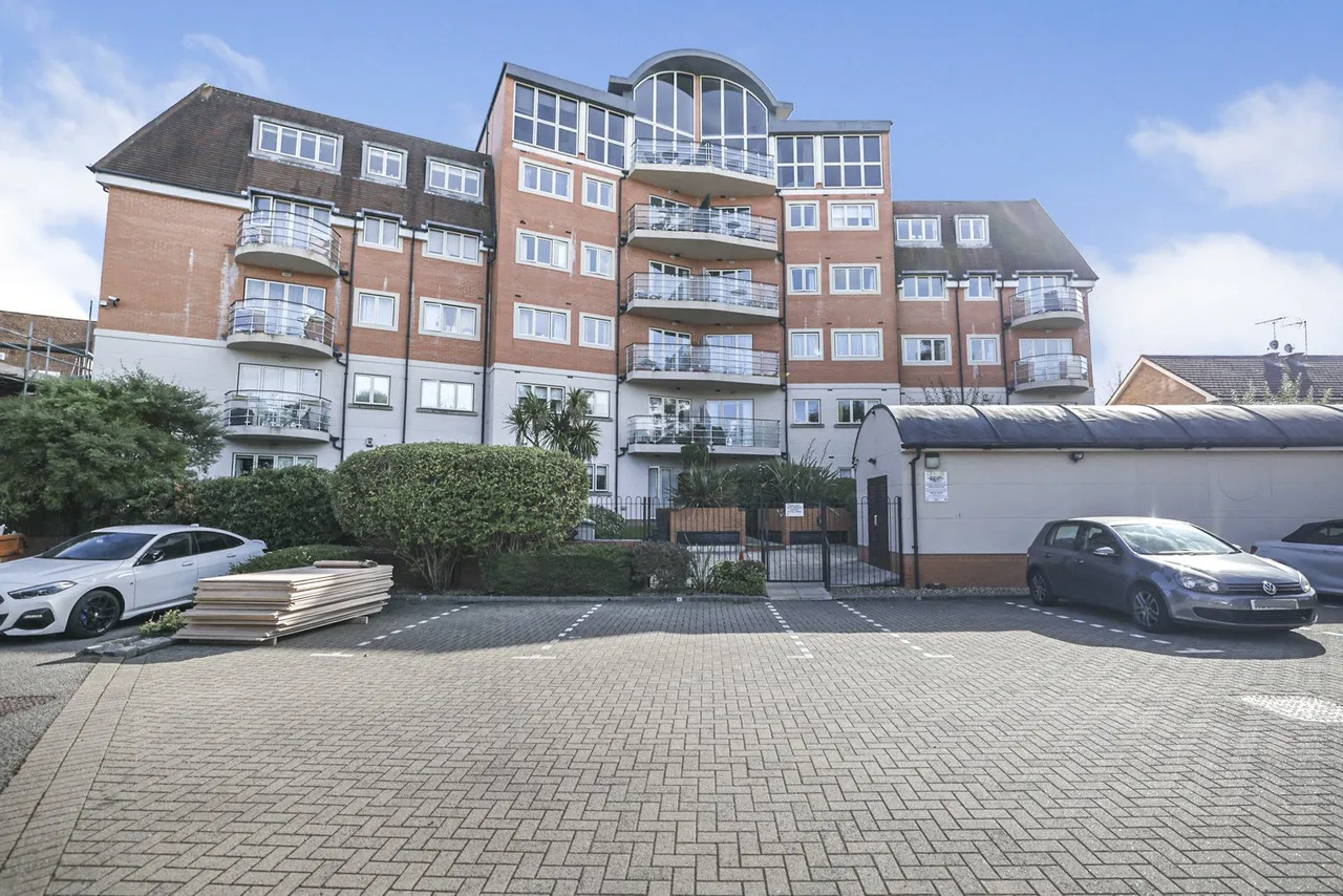 Ickenham Road, HA4, photo 10