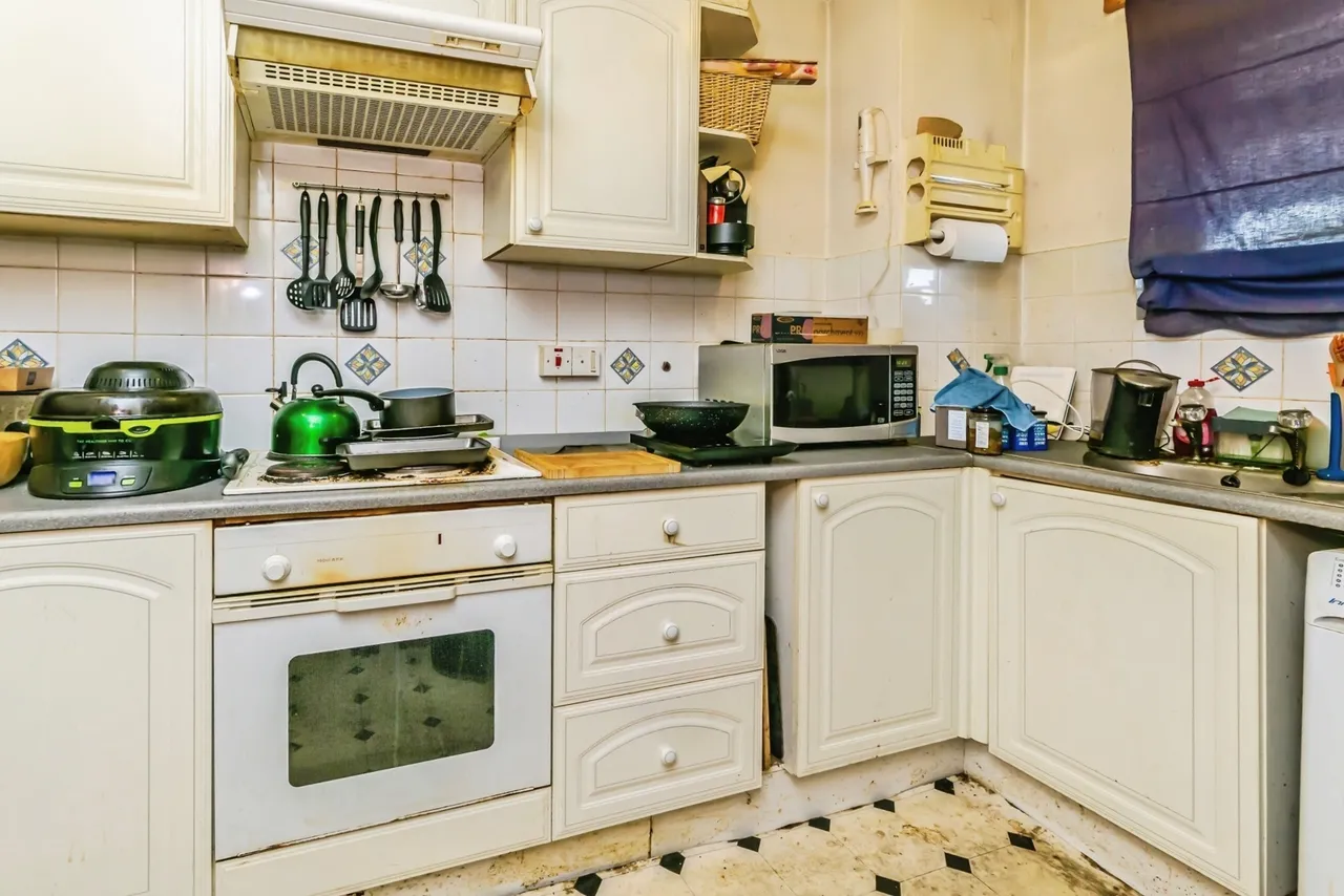 Town End, Caterham, Surrey, CR3, photo 3