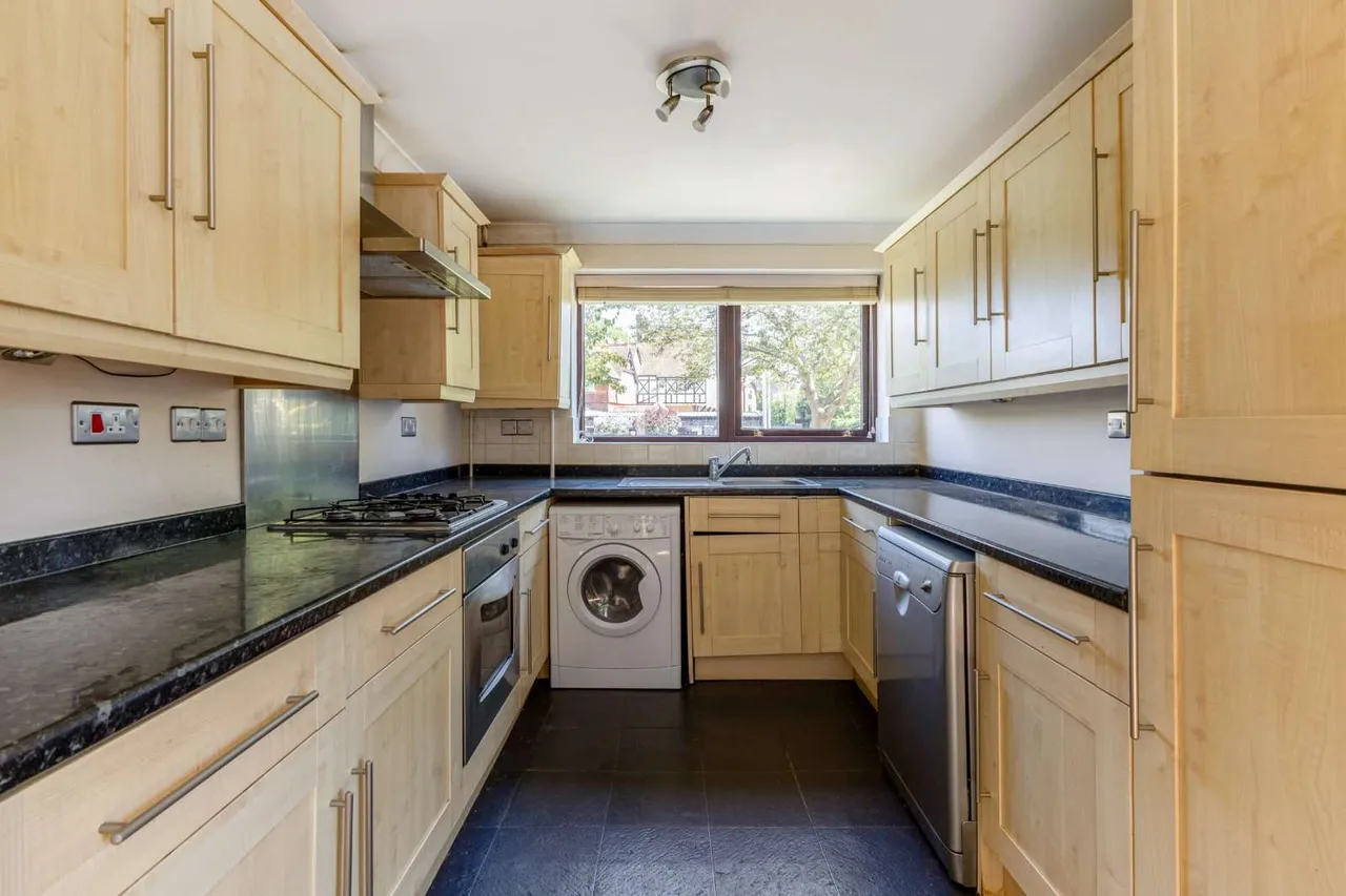 Marlow Bridge Lane, Marlow, SL7, photo 3