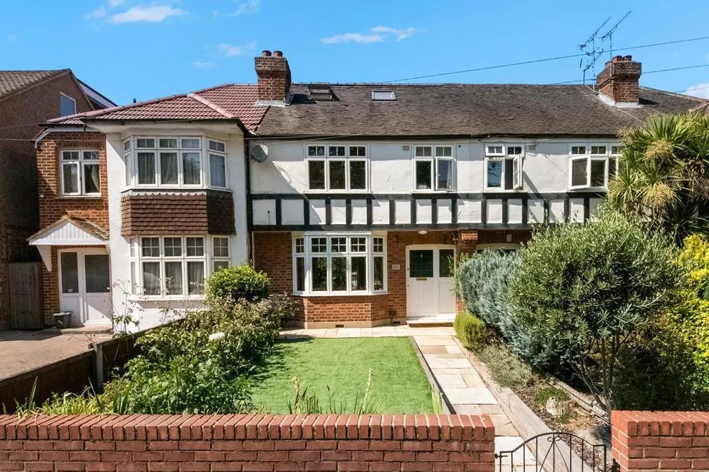4 bed property for sale, Harefield Road, Uxbridge