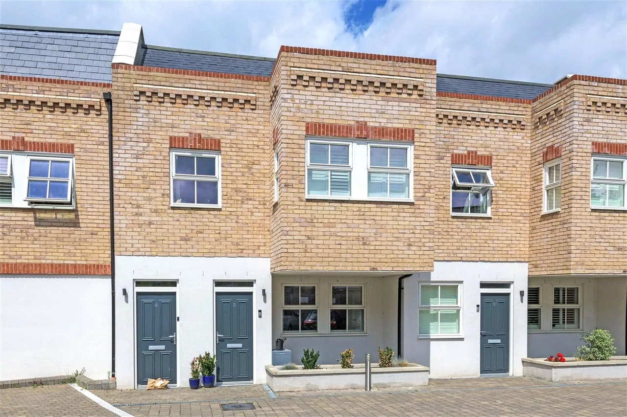 4 bed flat for sale, Brookfield Mews, Barnes, SW13