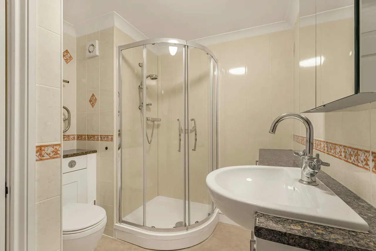 Cheltenham Road, Bishops Cleeve, GL52, photo 7