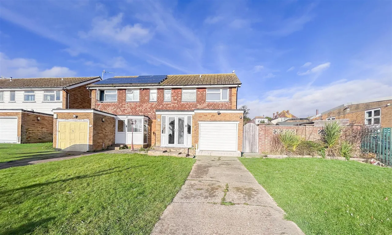 3 bed house for sale — College Road, Bexhill-On-Sea, East Sussex, TN40 1TN