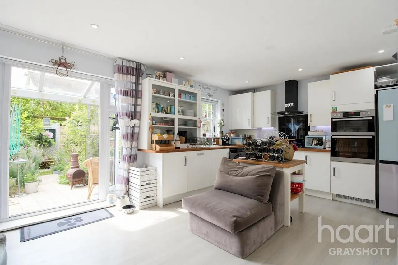 London Road, Hindhead, GU26, photo 3