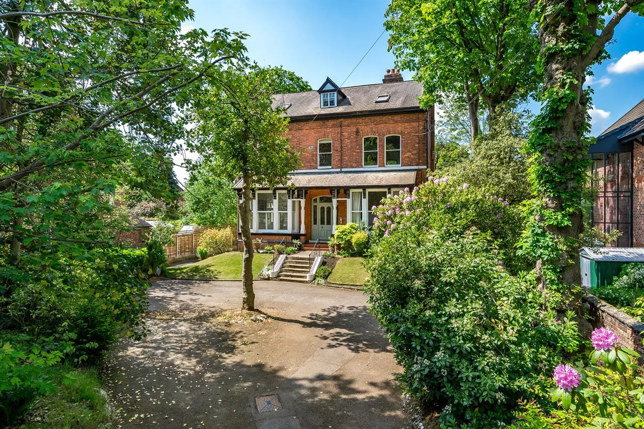 2 bed flat for sale, Glenroy, Sale