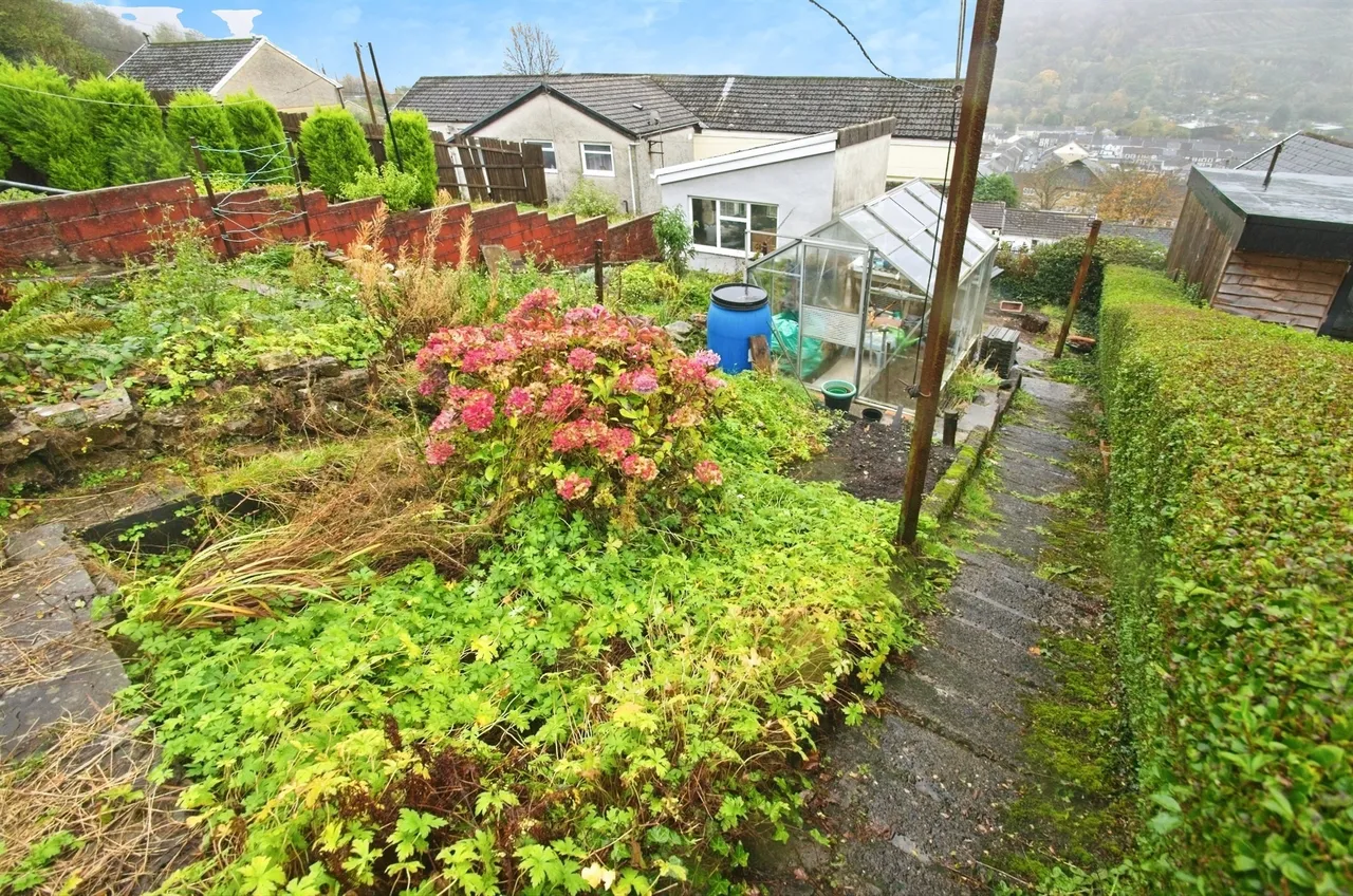Hoddinotts Houses Pentre, CF41, photo 16