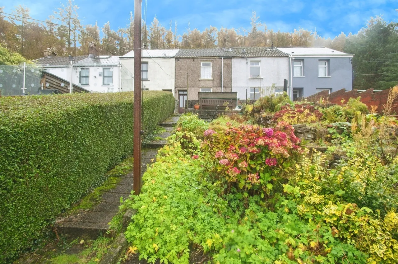 Hoddinotts Houses Pentre, CF41, photo 17