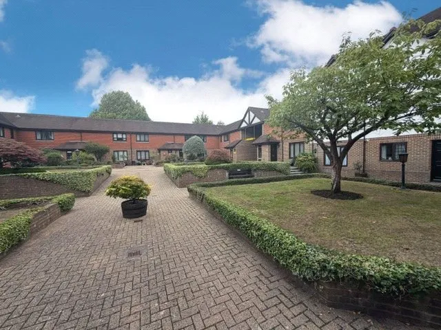 2 bed flat for sale, The Avenue, Tadworth, KT20
