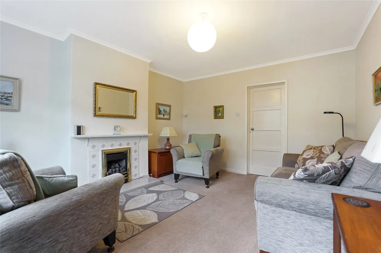 Sunnyside Drive, Blairdardie, G15, photo 5
