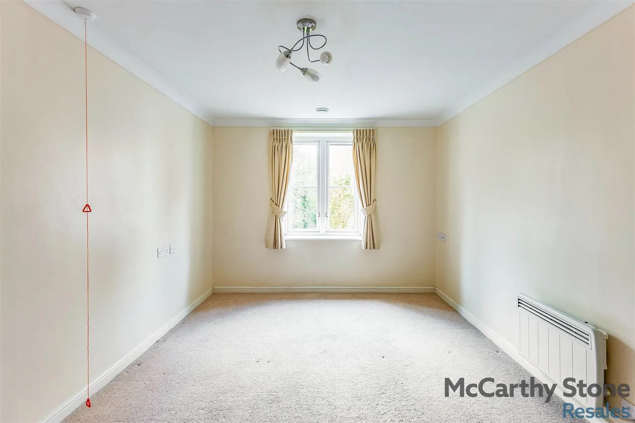 High Street South, Rushden, NN10, photo 7