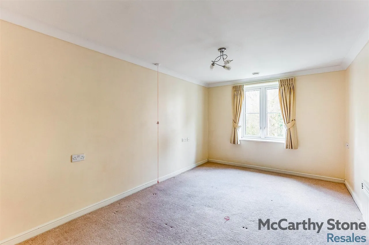 High Street South, Rushden, NN10, photo 8