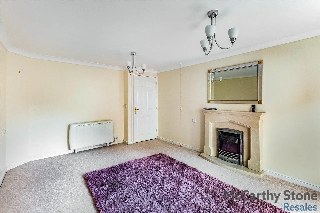 High Street South, Rushden, NN10, photo 4