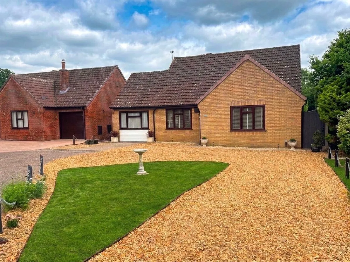 3 bed house for sale — Heathlands Drive, Croxton, Thetford