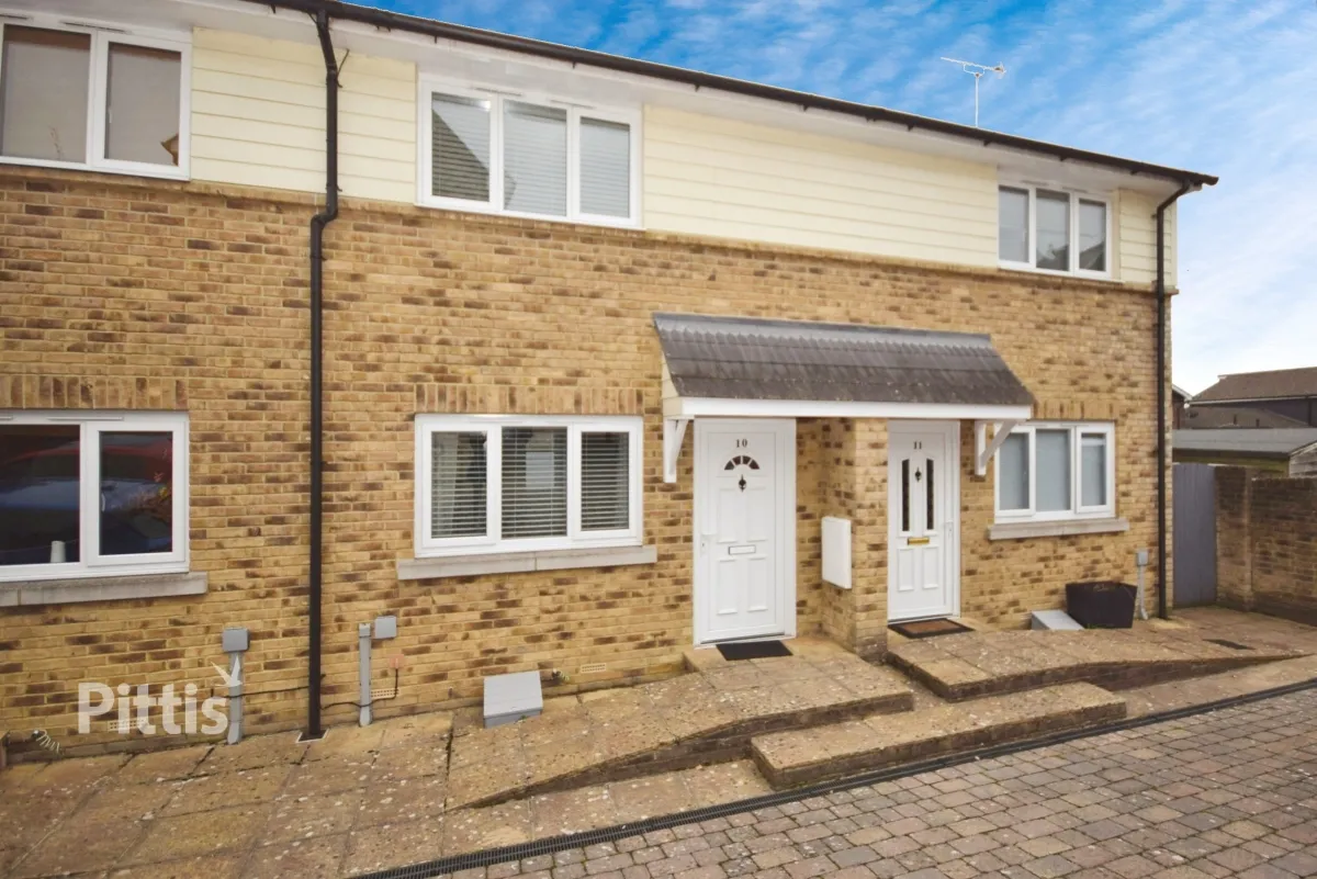 2 bed house to rent, Trent Mews, Cowes, PO31