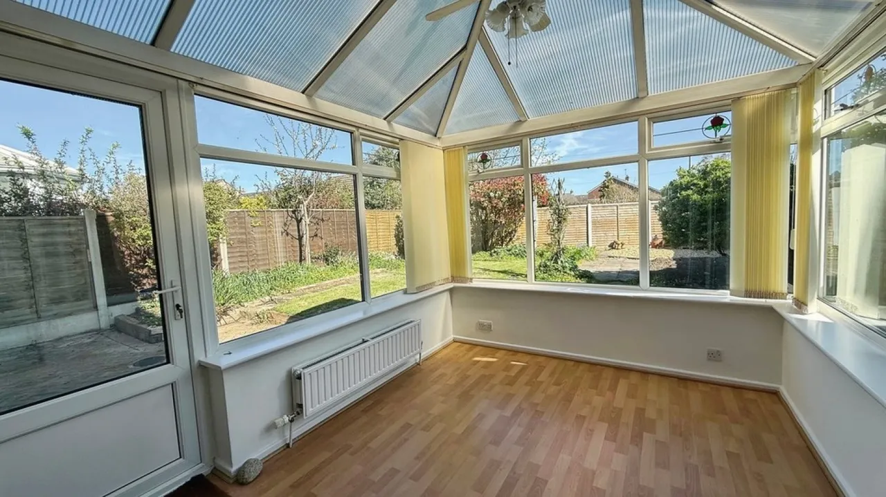Hollis Way, Southwick, photo 9