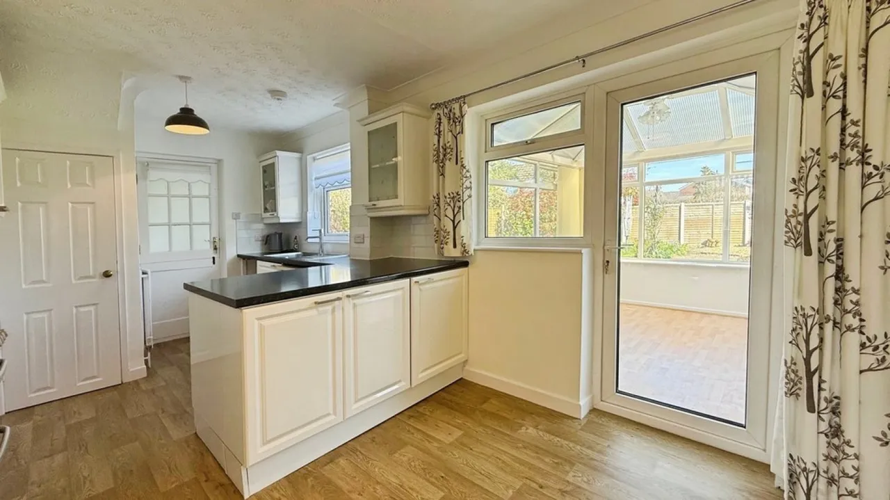 Hollis Way, Southwick, photo 6
