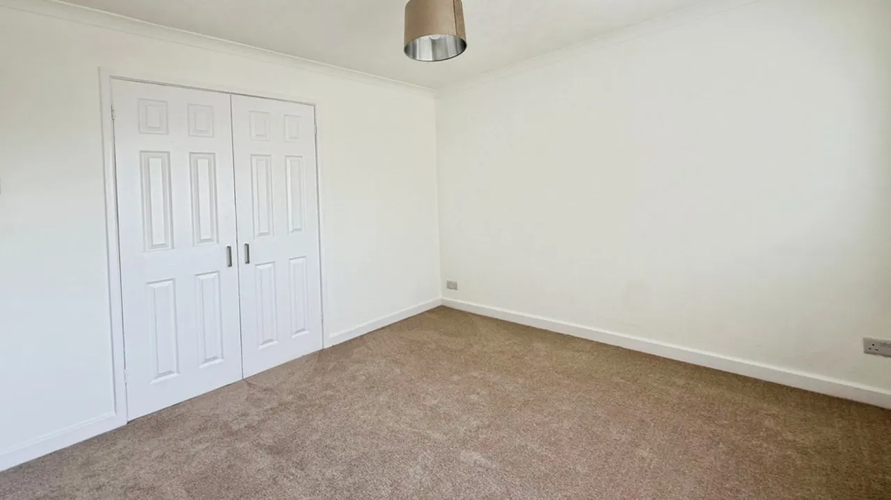 Hollis Way, Southwick, photo 11