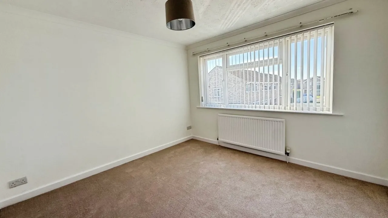 Hollis Way, Southwick, photo 10