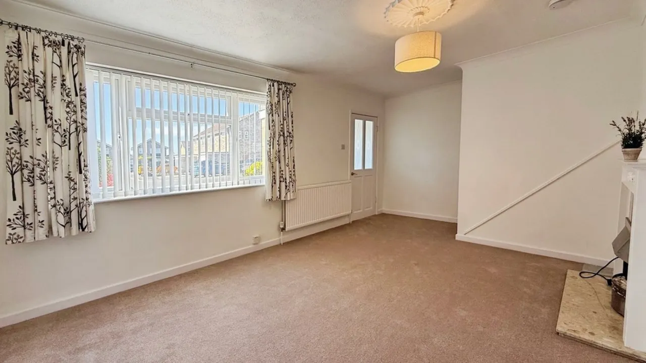 Hollis Way, Southwick, photo 5