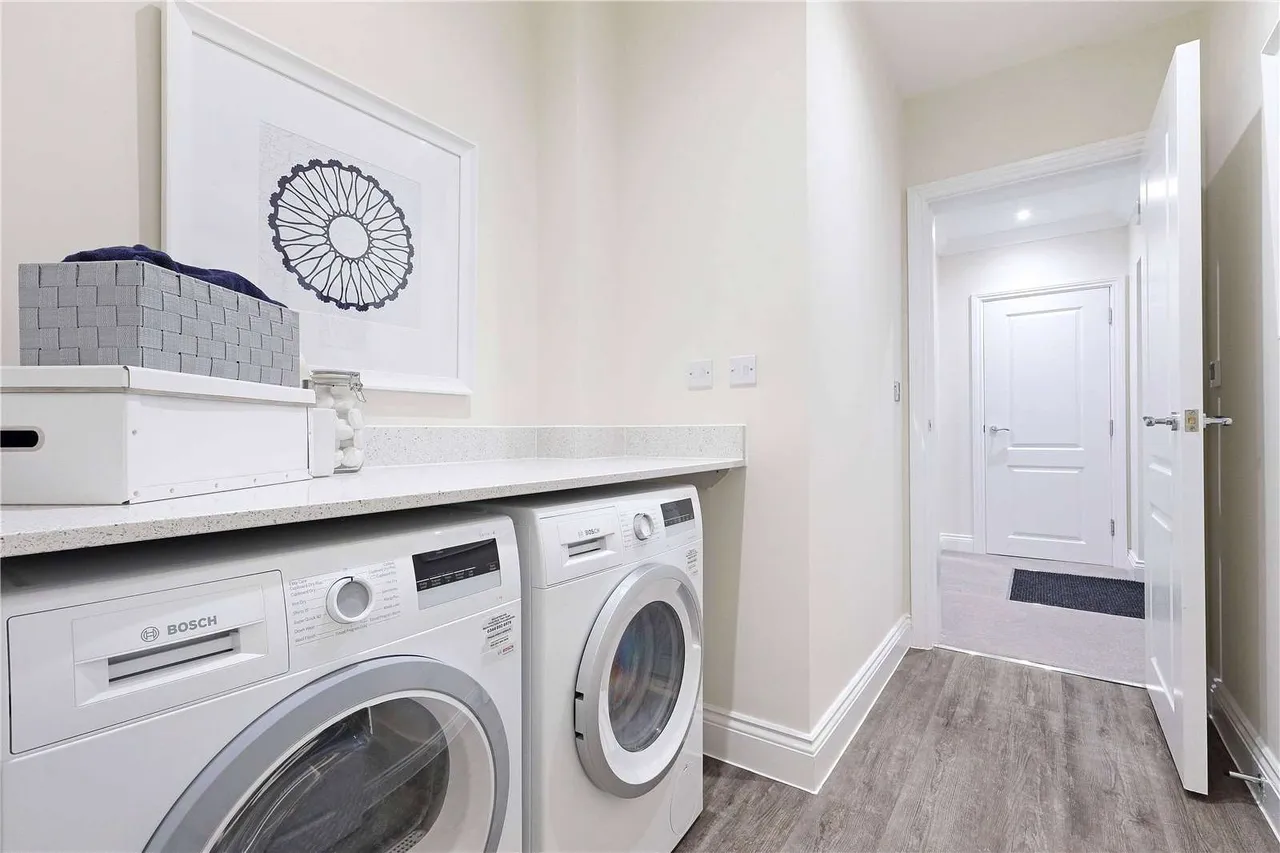Pinewood Place, Hatch Lane, Windsor, Berkshire, SL4 3RW, photo 9