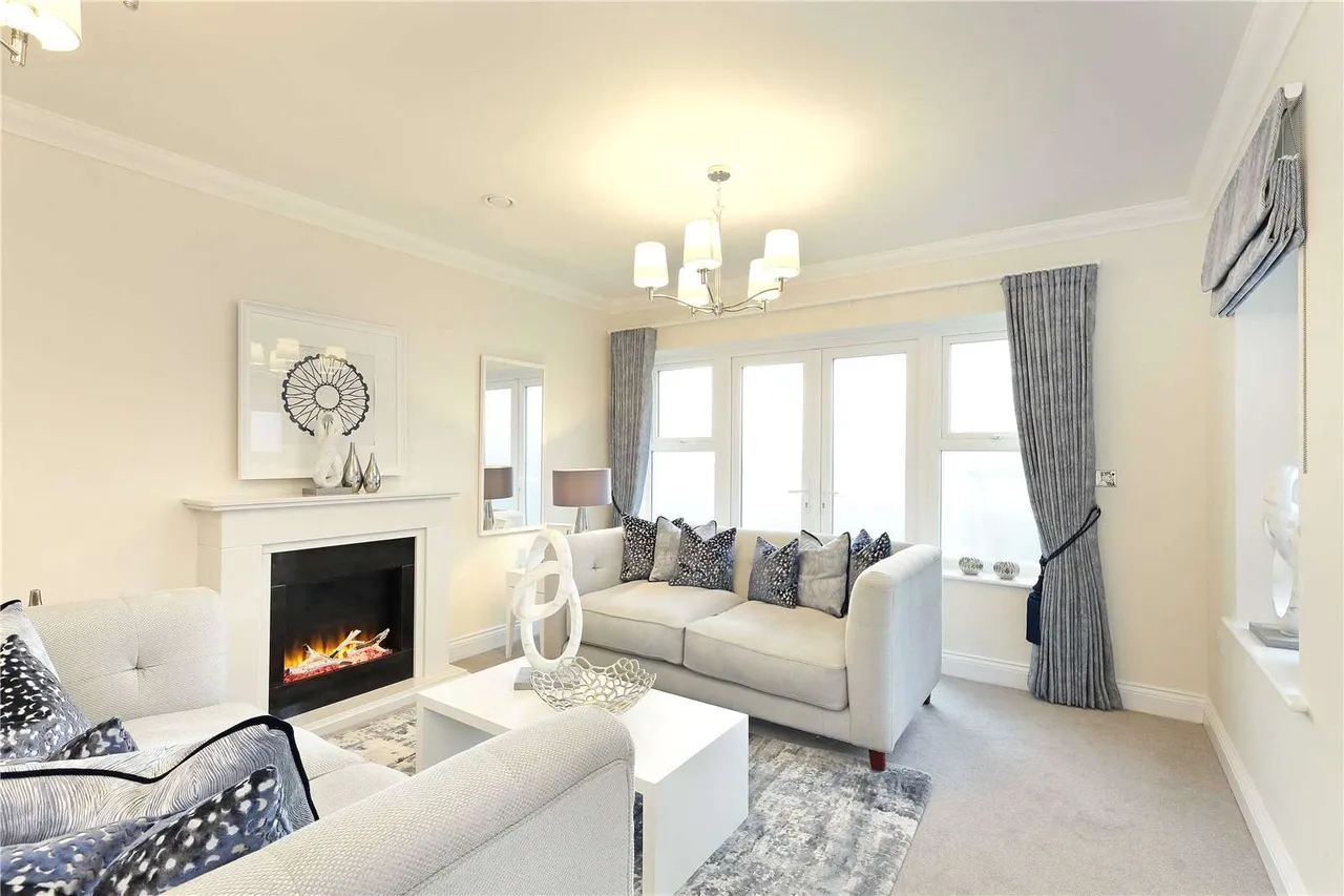 Pinewood Place, Hatch Lane, Windsor, Berkshire, SL4 3RW, photo 4