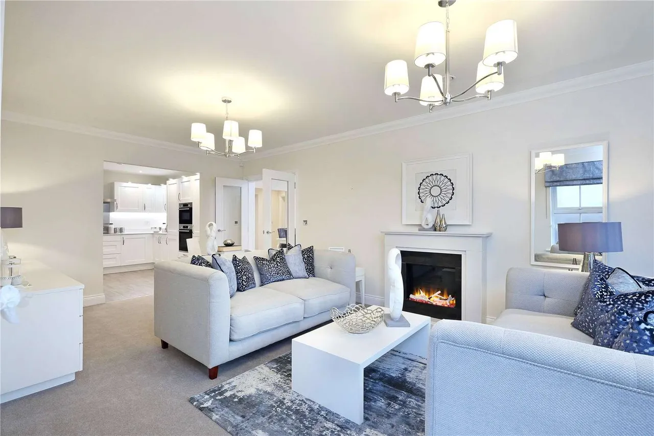 Pinewood Place, Hatch Lane, Windsor, Berkshire, SL4 3RW, photo 5