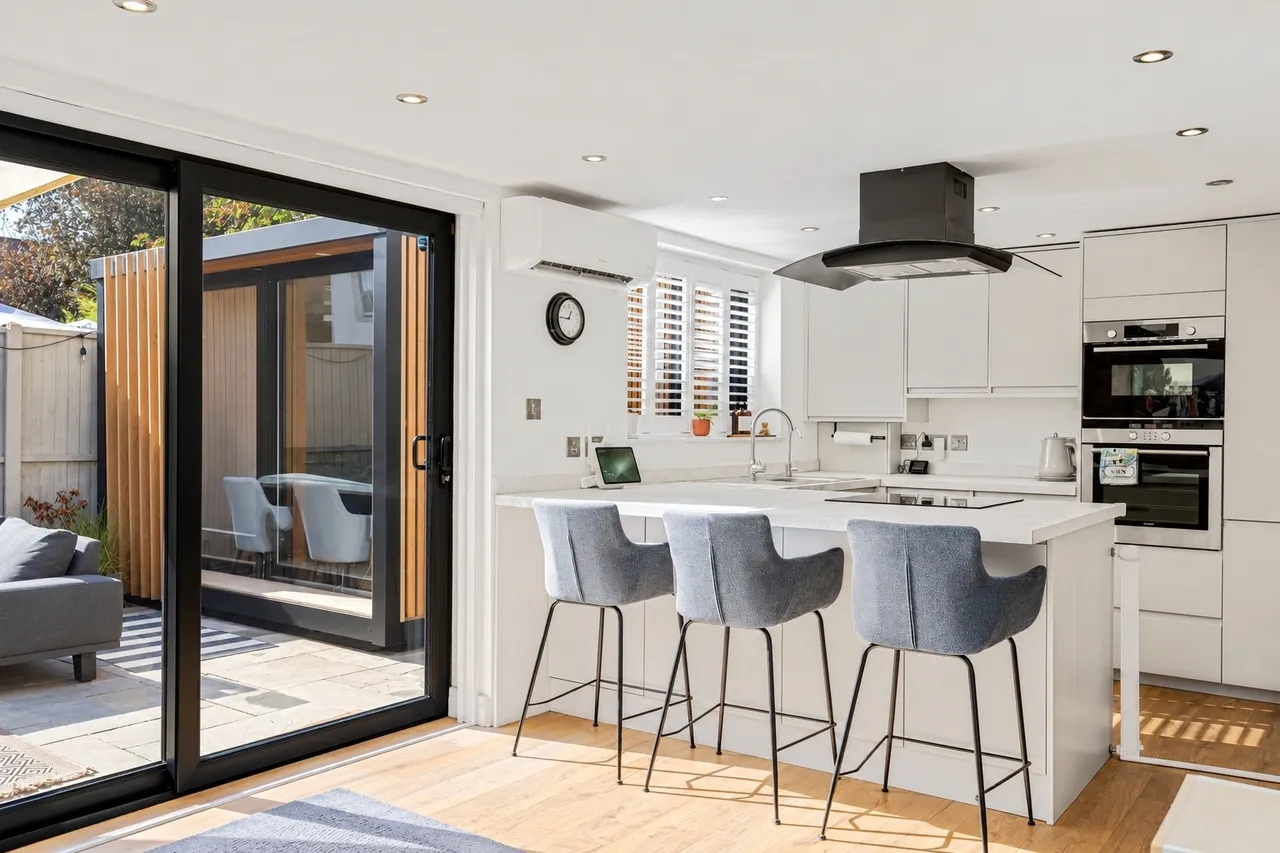 3 bed flat for sale, Gordon Road, Richmond, TW9