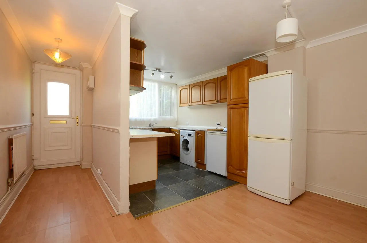 Mayfield Close, Uxbridge, UB10, photo 3