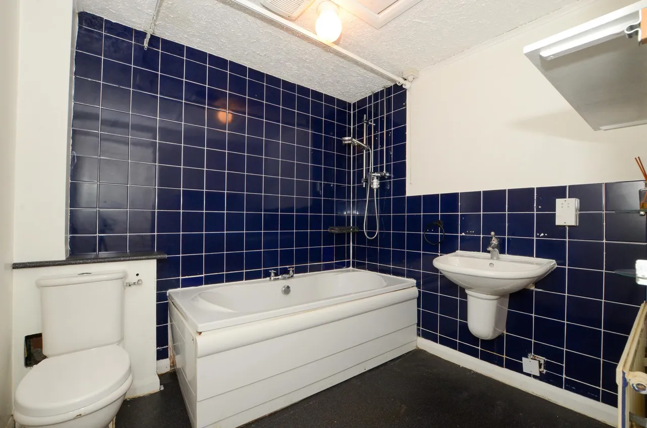 Mayfield Close, Uxbridge, UB10, photo 17